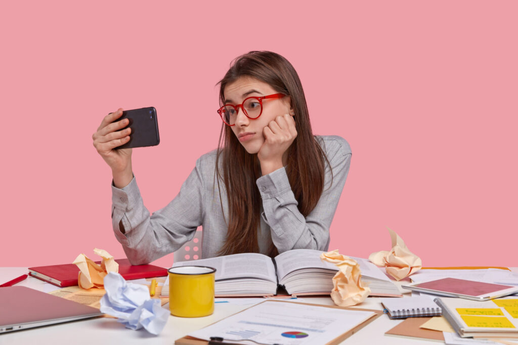 How to Stay Focused and Minimize Distractions While Studying